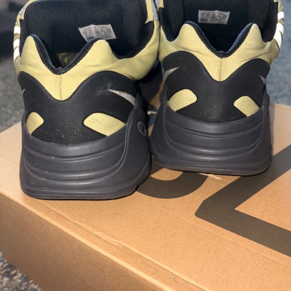 Yeezy 700 Resin -mens size 7 - Picture 2 of 6